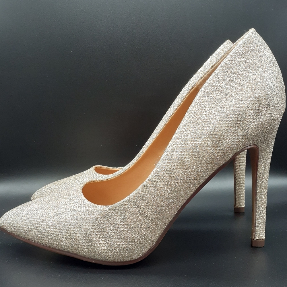 New! Jessica Carlyle Gold Glitter High Heel Sparkle Pointed Toe Pump 10M NWOT